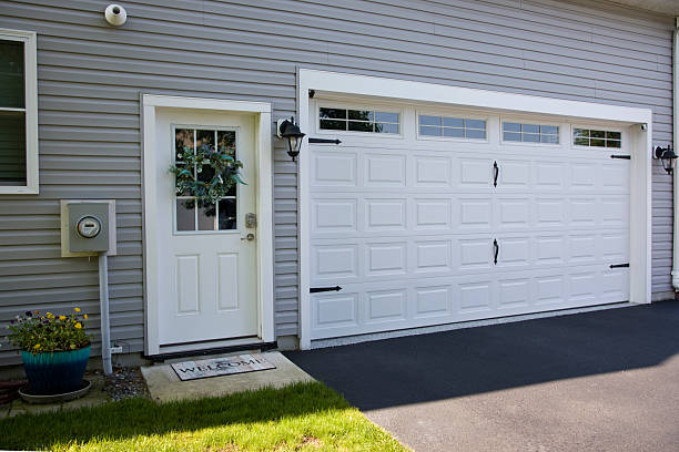 24/7 Emergency Garage Door Panel Replacement experts in Schuyler, NE